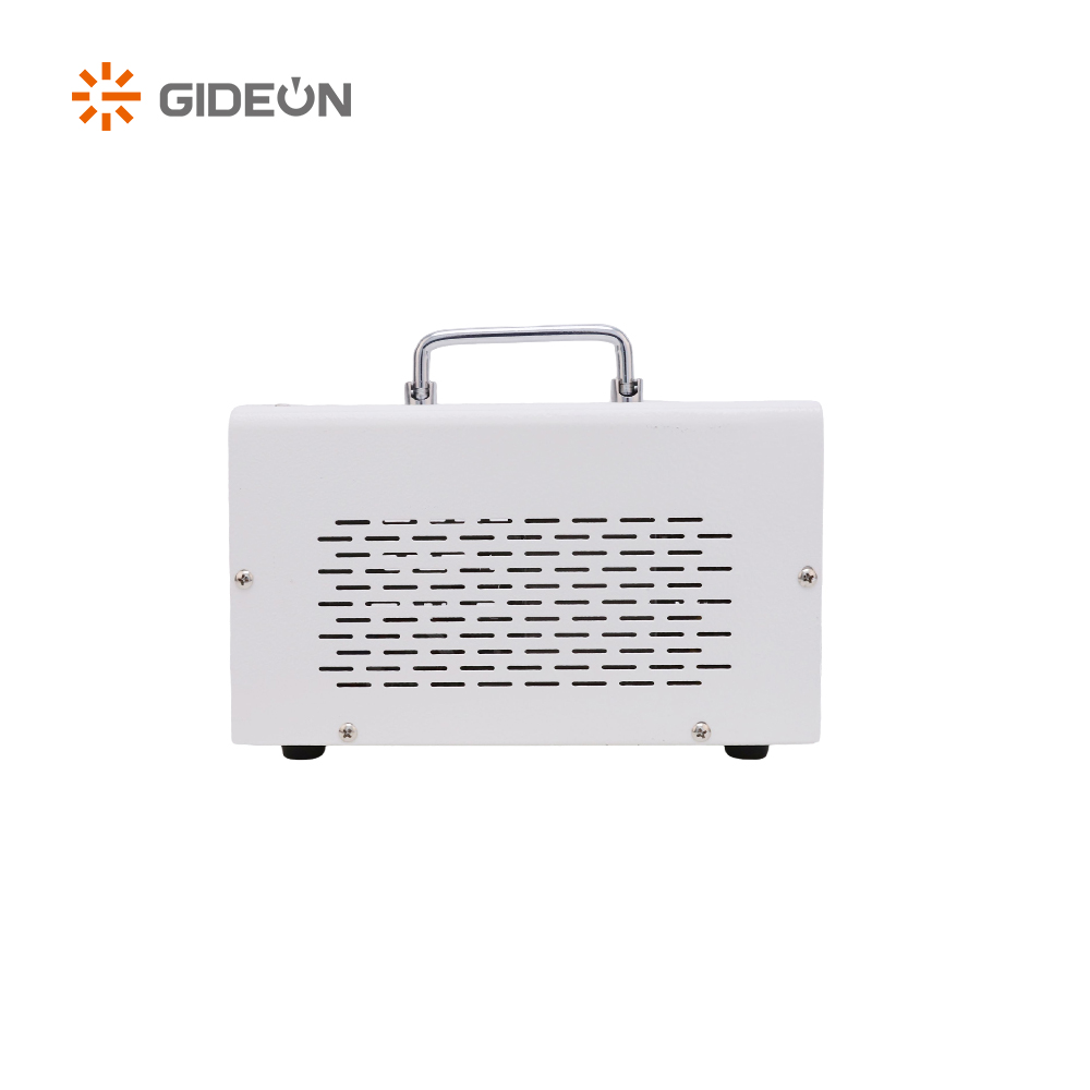Estabilizador de tensão de plug-in alemão portátil GD-AVR30-G com excesso de tensão e proteção de menor tensão